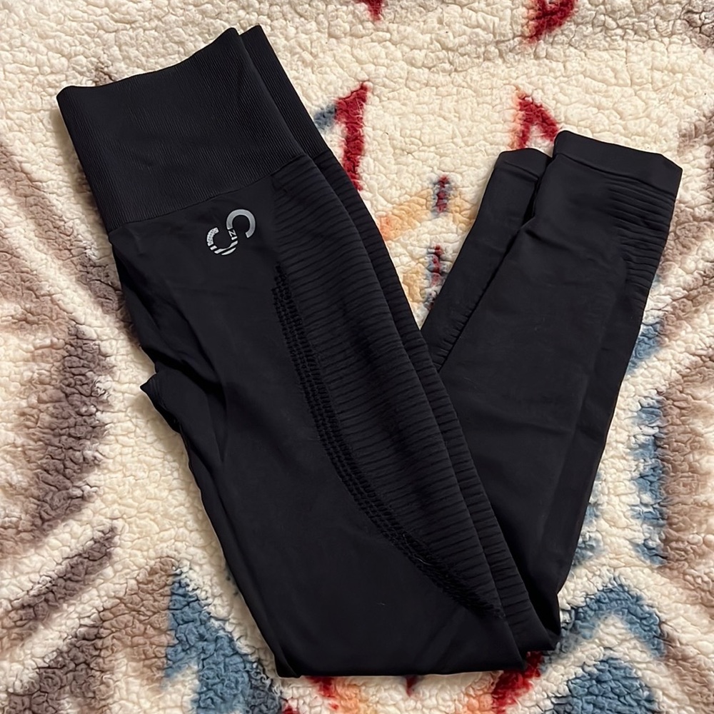 Curves and Combatboots leggings